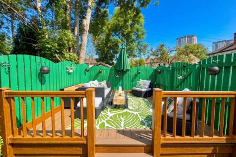 MILLBRIX AVENUE, GLASGOW DECKING