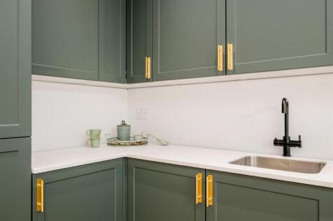 169 Peterborough Road furnished-18.jpg