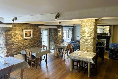 Breakfast room e.jpg