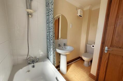 BATHROOM 2