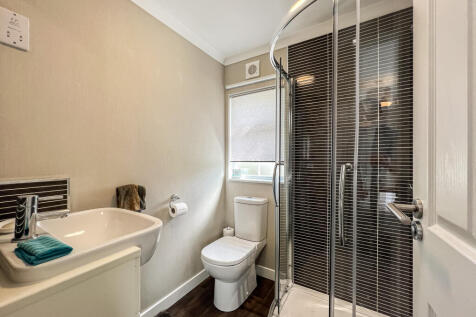 31 Tower Court - en-suite