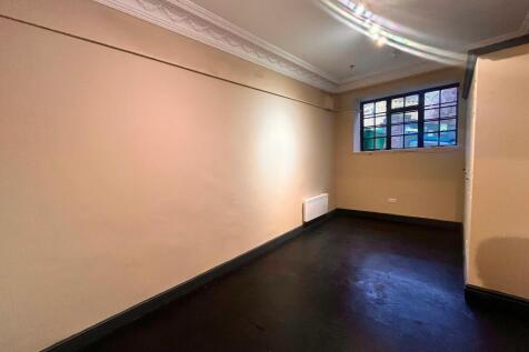 Retail Property (high street) to rent Image 3