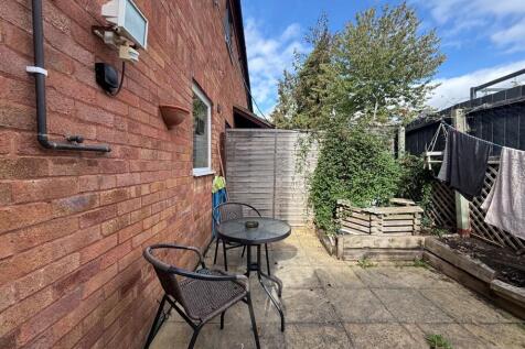 Brownbaker Court, Neath Hill photo 4