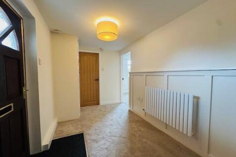 Hall to shower and bedroom 1