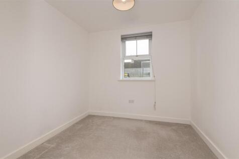 44 - 7 Waddle Road LS25 4EP.jpg