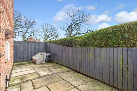 CAM03162G0-PR0389-STILL035