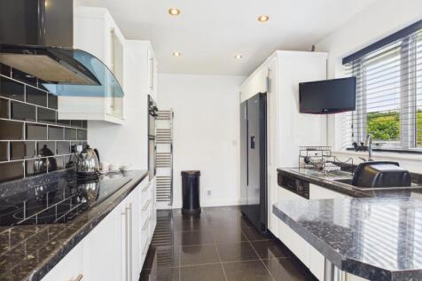 CAM03729G0-PR0056-STILL015