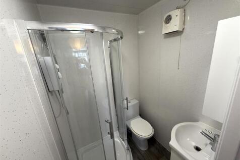 Shower Room.JPG