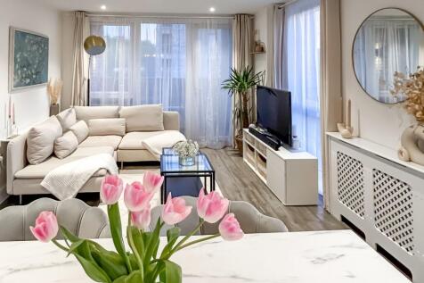 Open Plan Living Room &amp; Kitchen