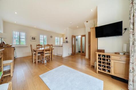 27 Moat Lane, Towcester