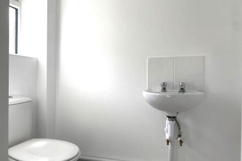 Cloakroom/wc