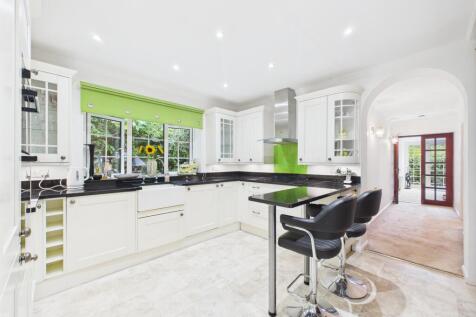 CAM02909G0-PR0466-STILL020