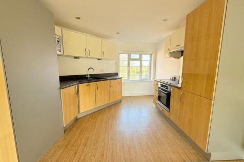 George V Avenue, Worthing, BN11 photo 4
