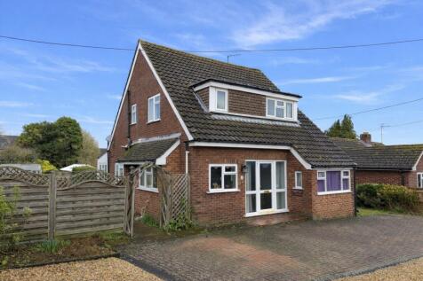 2 Stonebury Close front