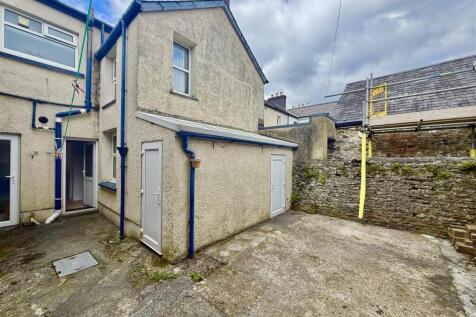 REAR COURTYARD