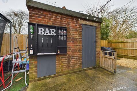 CAM03218G0-PR0535-STILL016