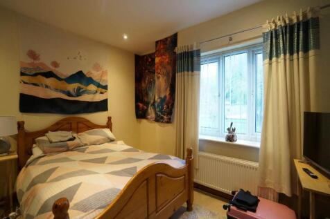 Bedroom 2.1.JPG