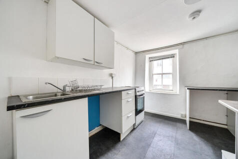 1388323-15-693869...