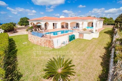 Villa with sea views in Binidalí