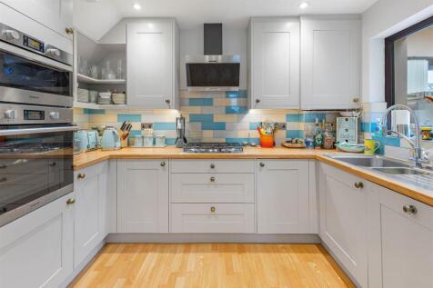 Kitchen/ Dining Room