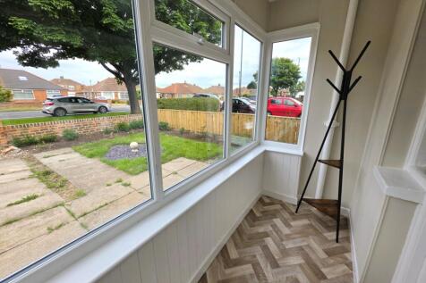 Kirkleatham Lane, Redcar, TS10 photo 3