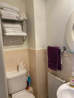 EN-SUITE 3 PIECE SHOWER ROOM