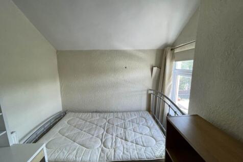 First Floor Rear Bed