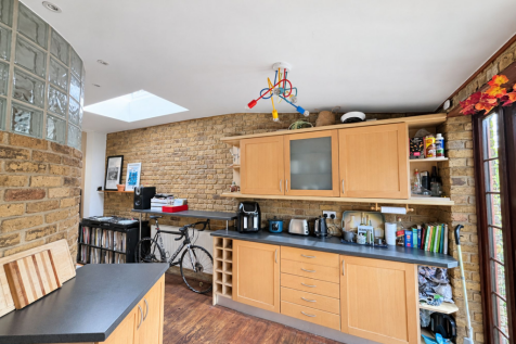 Frinton Road, London, E6 photo 5