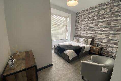 1-bed house on Shobnall Street, Burton Upon Trent, Staffordshire, £575/mo