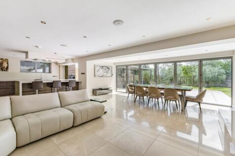 Hall Farm Close Stanmore HA7 photo 3
