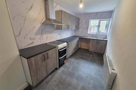 Huddersfield Road, Stalybridge photo 3