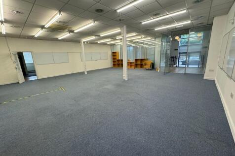 Retail Property (high street) to rent Image 6