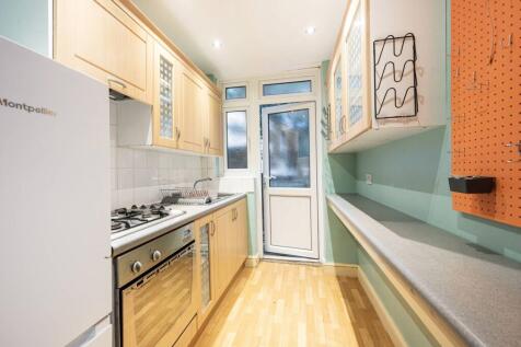 London, E10 - property photo