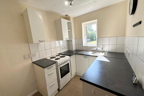 Kestrel Close, Hartford, PE29 photo 4