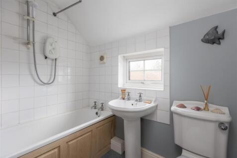 Westgate 25 Bathroom-1.jpg