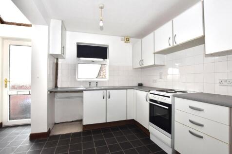 Kitchen 3.JPG