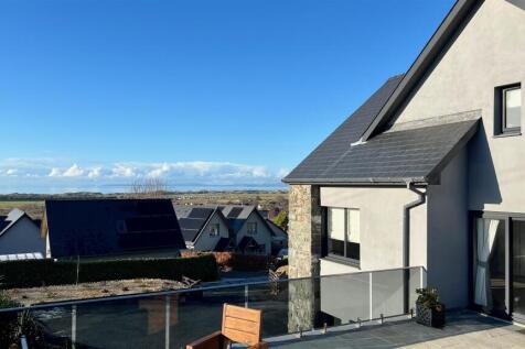 Views from the balcony / patio area