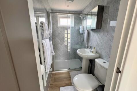 2 bed shower 1b
