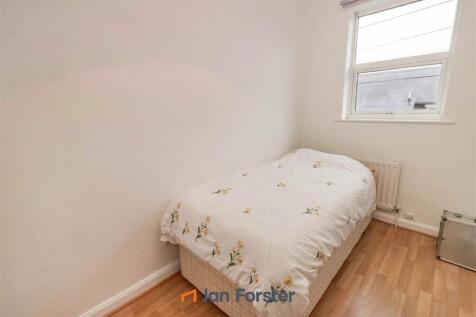 Bed 2.jpg