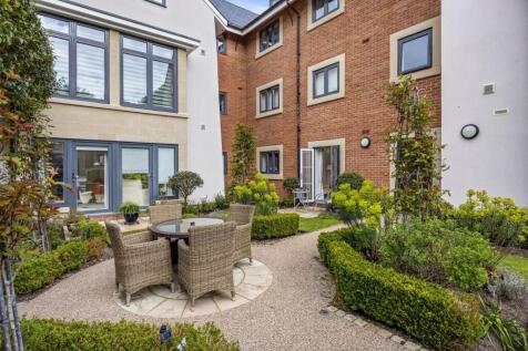 Communal Lounge &amp; Gardens