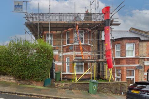 Flat A, 75 Vernham Road, Plumstead, London, SE18 3EY
