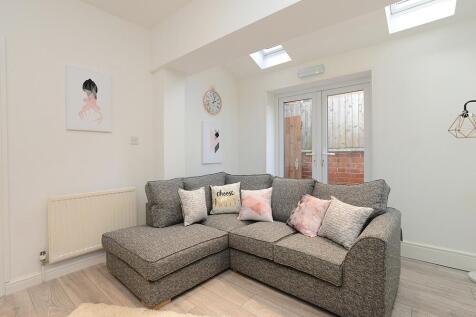 Rolleston Drive, Lenton, Nottingham, NG7 1JZ photo 4