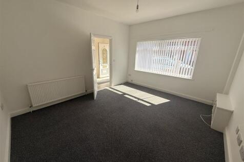 Oakleigh Grove, Bebington photo 5
