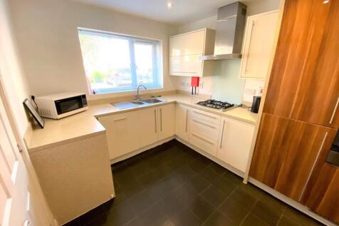 4 Bedrooms at Centurion Crescent, Newcastle-under-Lyme, ST5 photo 3