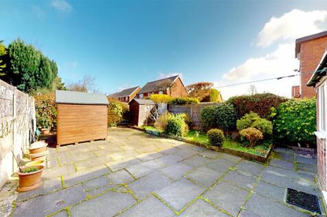 Queens Drive Rear Yard