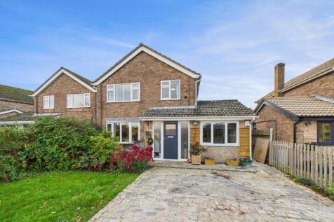 CAM02313G0-PR0102-STILL028