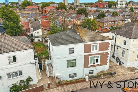 London, E13 - property photo