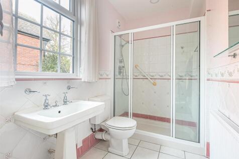 6 bed, 3 bath Detached in Sheffield - Photo 30