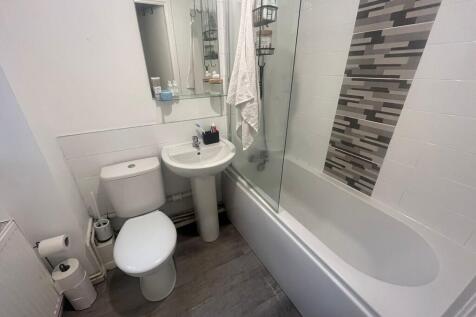 Whitstable Close, Chadderton, OL9 9LX photo 4