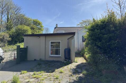 Rear Courtyard and Outbuilding